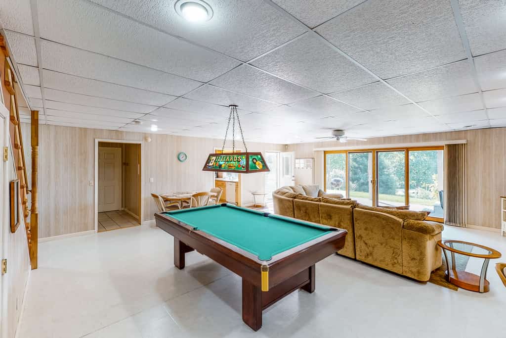 Welcome to our 3-bedroom, 3-bath lakefront cabin on Douglas Lake, where two living areas and a private deck make it easy to unwind together.

・Private hot tub and a full-size pool table for relaxed nights in
・Two living areas, each with a flat-screen TV
・Deck, balcony, and large yard with lake views
・2.9 miles away from Douglas Lake 
・Easy access to Sevierville, Pigeon Forge, and Dollywood

Settle in, enjoy the lakefront setting, and make this your Smoky Mountain getaway.