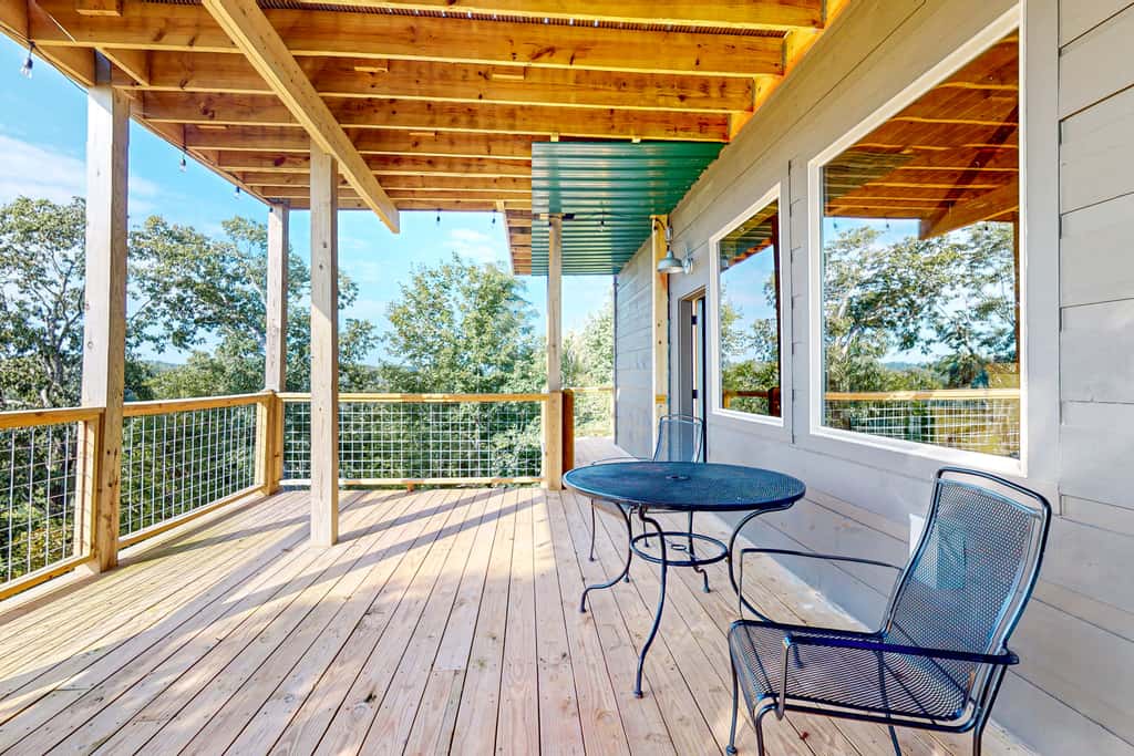 Serene Douglas Lakefront Home, 2 Decks, Game Room