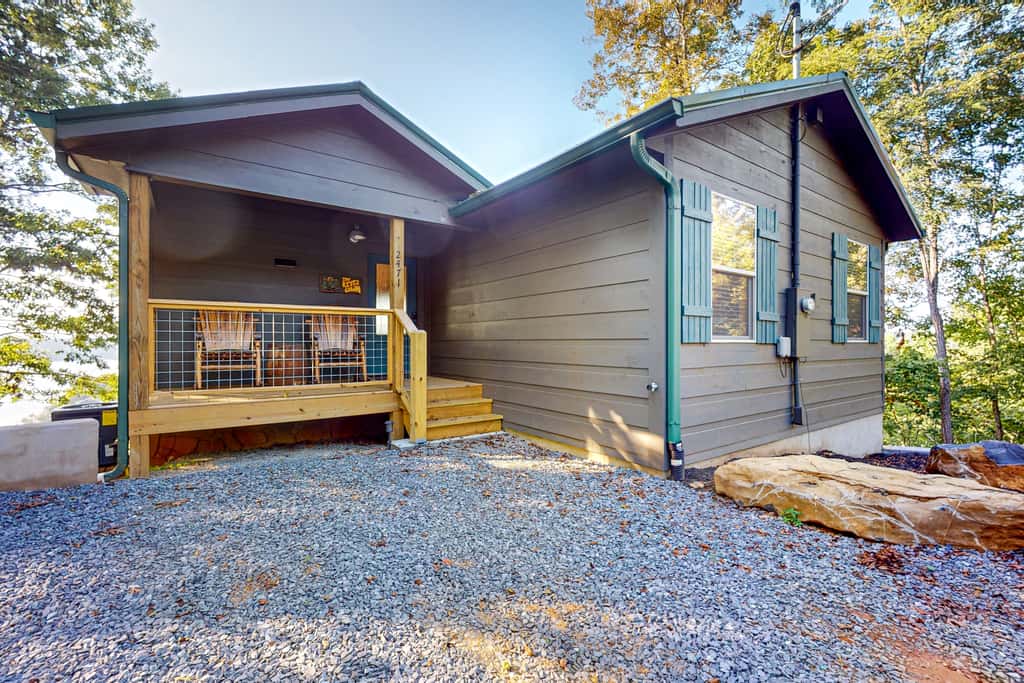 Serene Douglas Lakefront Home, 2 Decks, Game Room