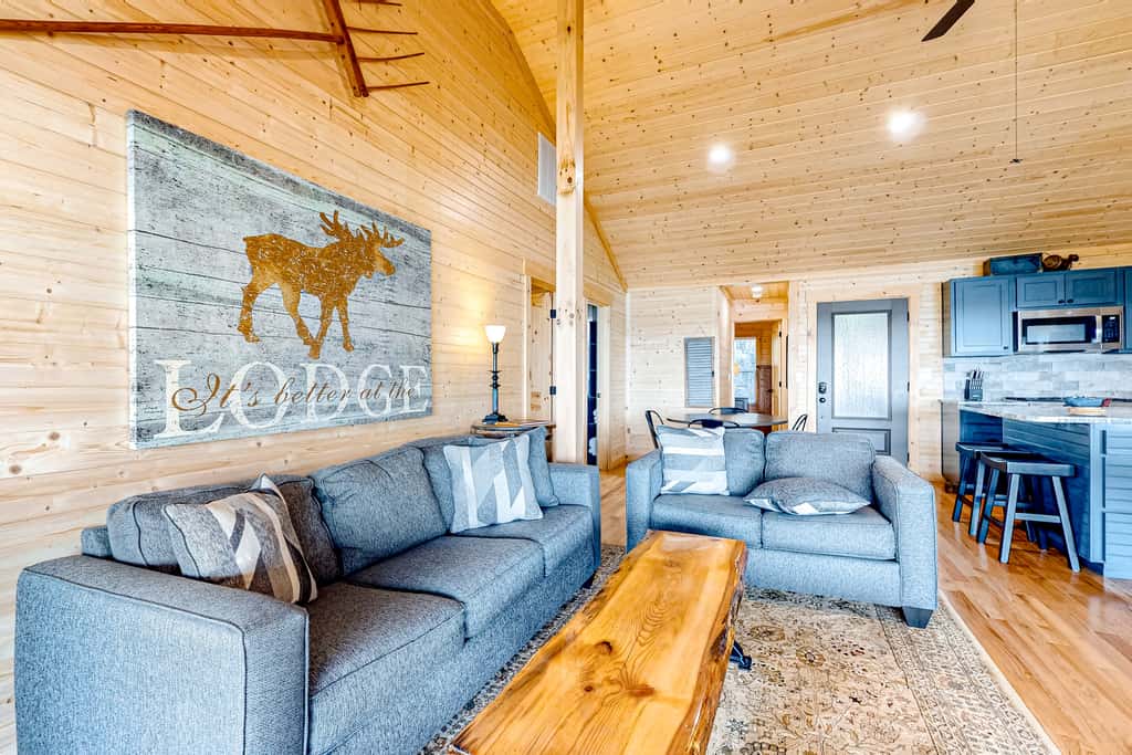 Serene Douglas Lakefront Home, 2 Decks, Game Room