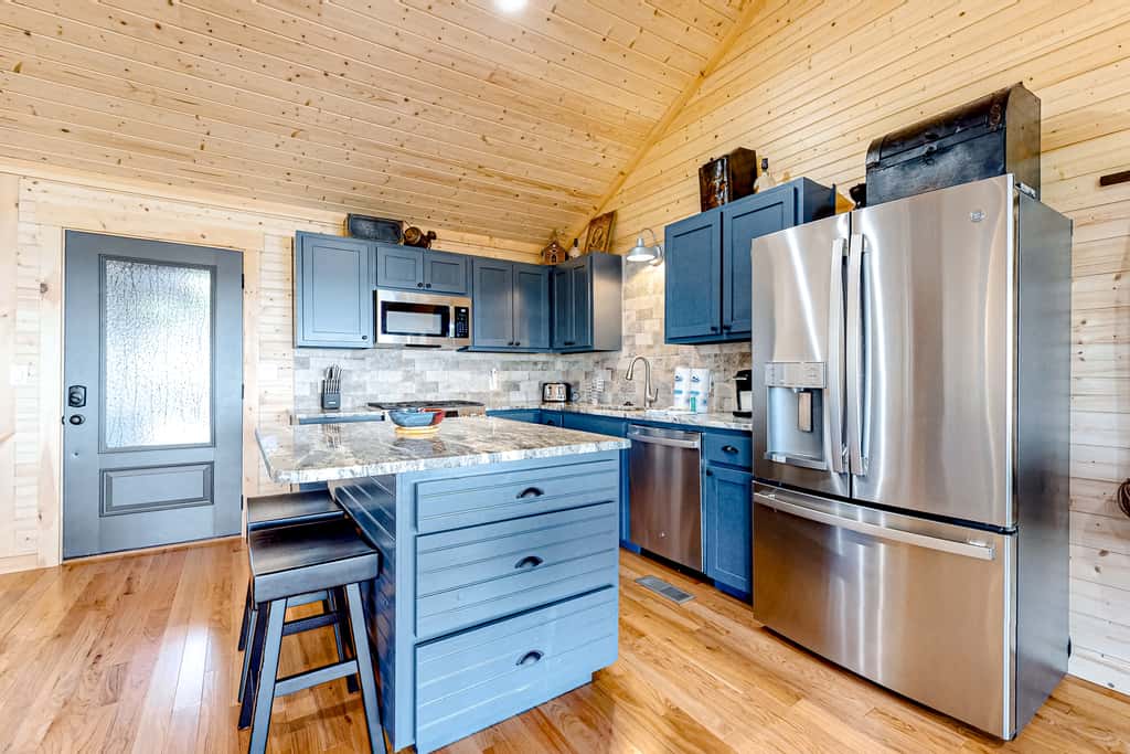 Serene Douglas Lakefront Home, 2 Decks, Game Room