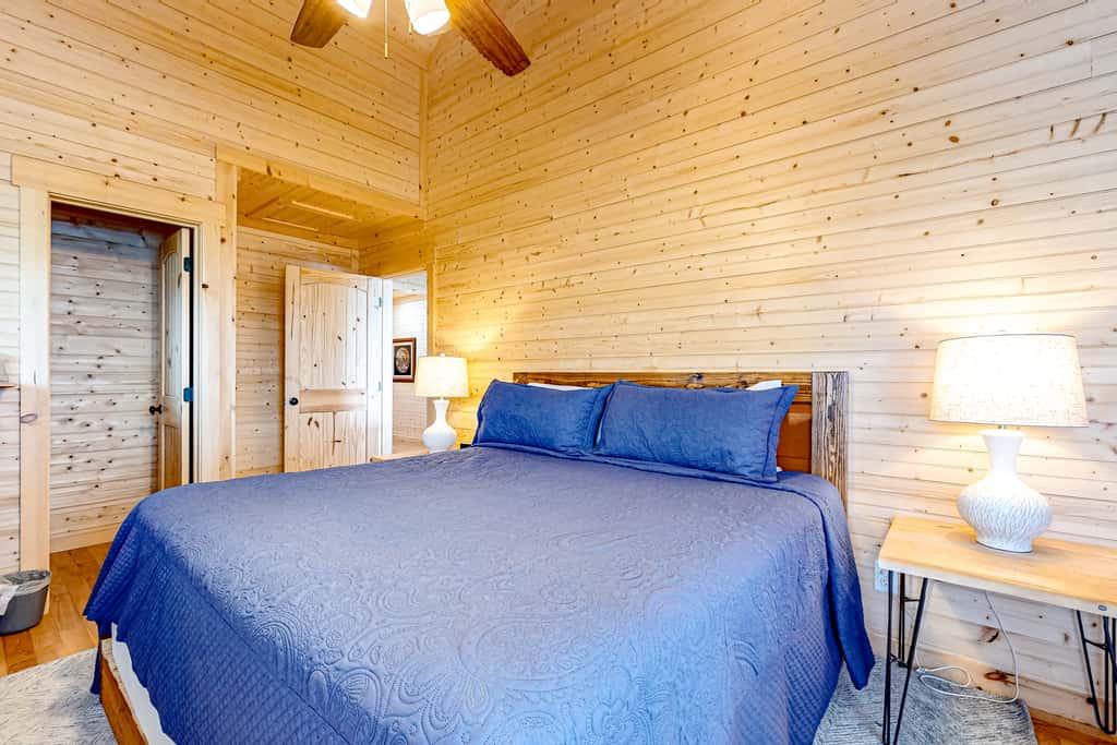 Serene Douglas Lakefront Home, 2 Decks, Game Room