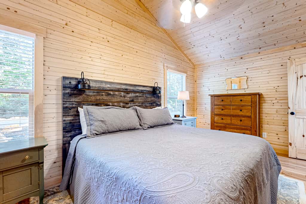 Serene Douglas Lakefront Home, 2 Decks, Game Room