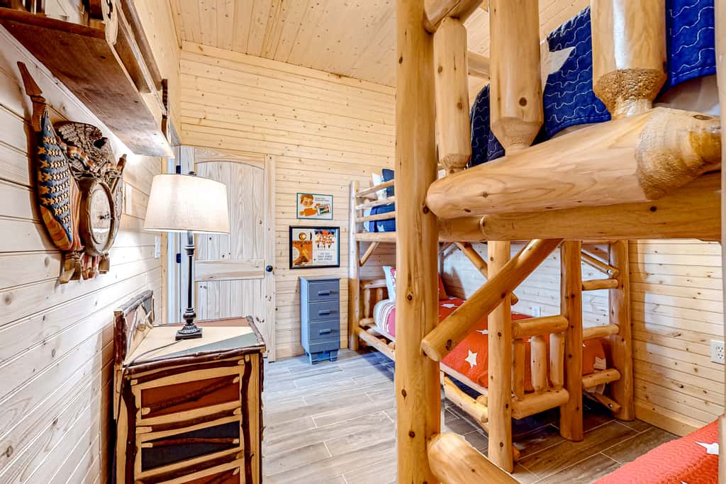 Serene Douglas Lakefront Home, 2 Decks, Game Room