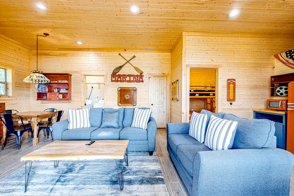 Serene Douglas Lakefront Home, 2 Decks, Game Room