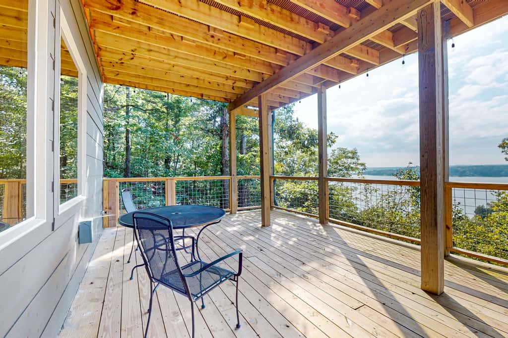 Serene Douglas Lakefront Home, 2 Decks, Game Room