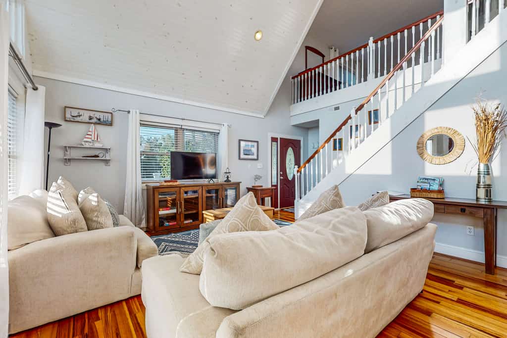Escape to a spacious 3-bedroom, 3-bath lakefront home on Douglas Lake, perfect for families and groups up to 10. Enjoy a private dock, kayaks, paddle board, hot tub, wrap-around deck, fire pit, lake and sunset views, ping-pong, Smart TVs, fast WiFi, and a fully equipped kitchen. Conveniently located for exploring Dandridge, Sevierville, Pigeon Forge, Dollywood, and the Smoky Mountains.