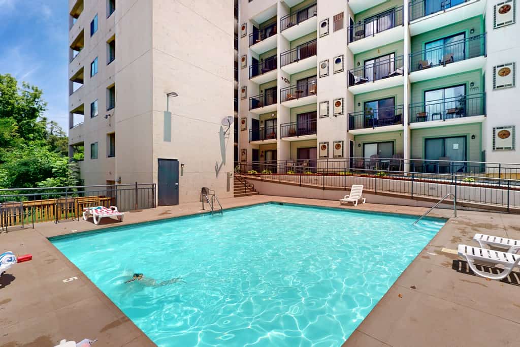 Smoky Mountain Escape, Sleeps 6・Balcony・Pool