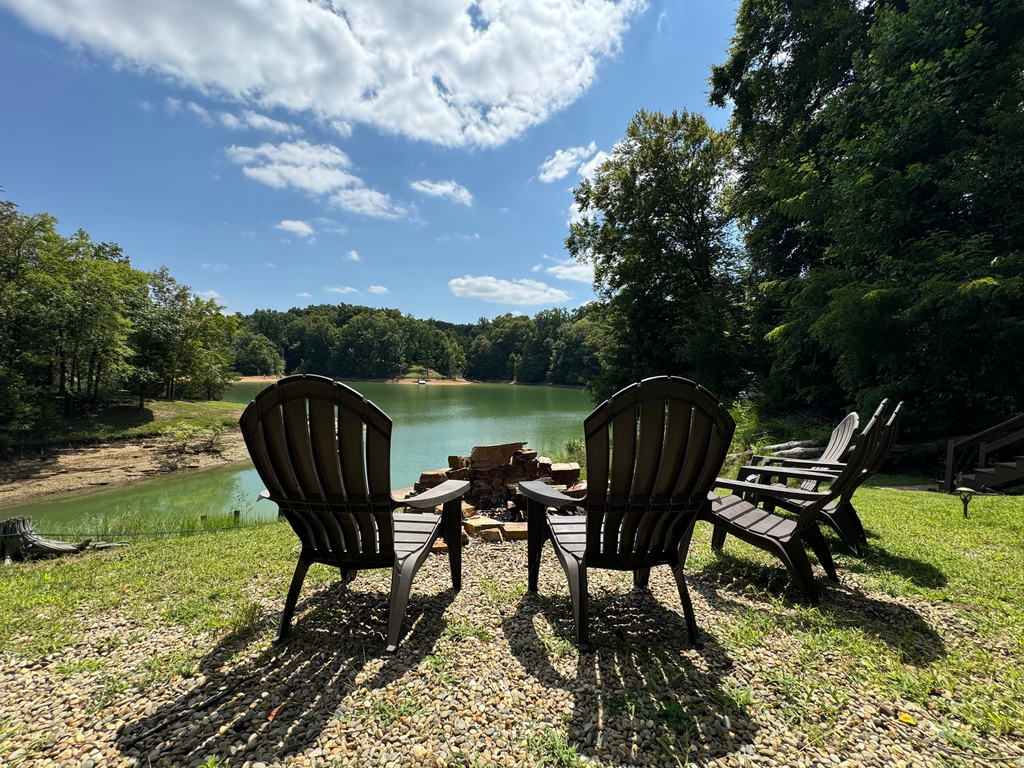 Douglas Haus | Dandridge TN Lakefront Cabin