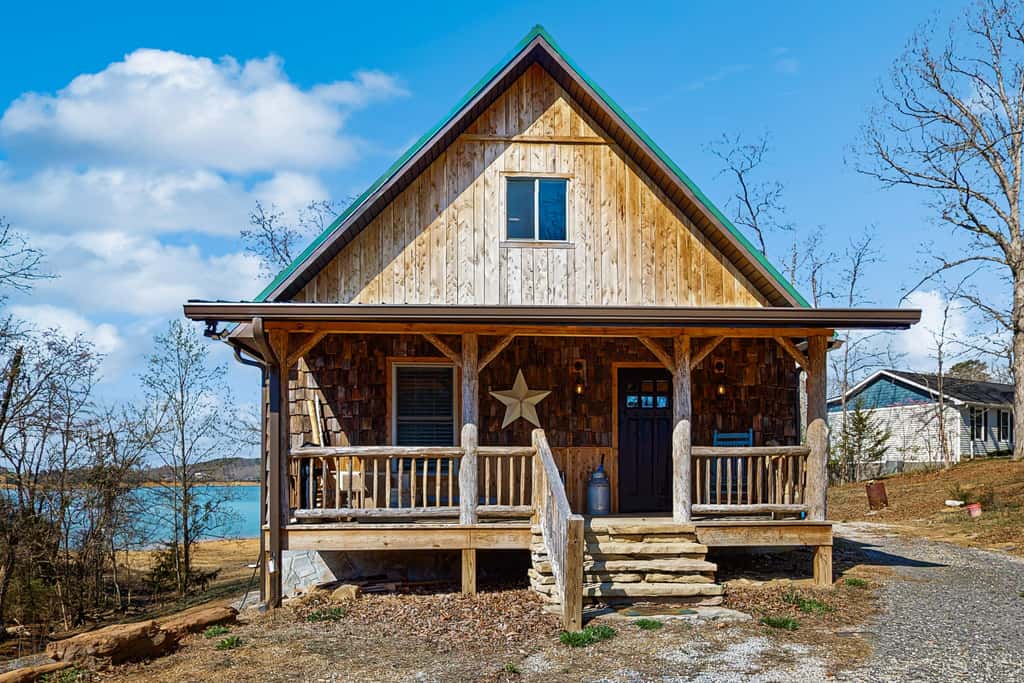Cozy Lake Front Cabin, Sleeps 4, Dock, Play Yard