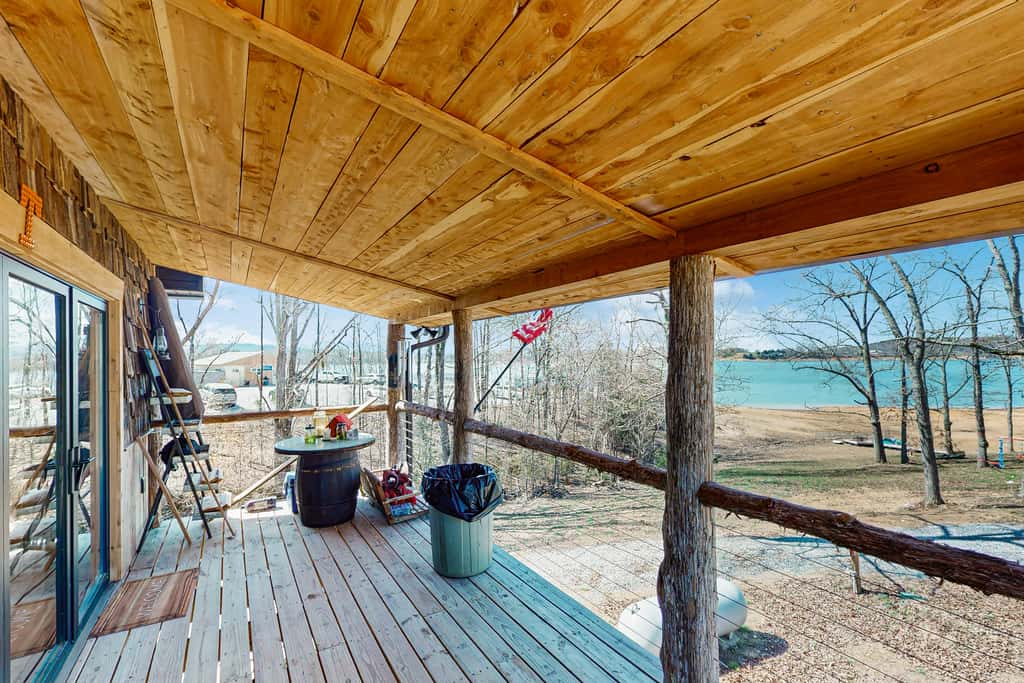 Cozy Lake Front Cabin, Sleeps 4, Dock, Play Yard