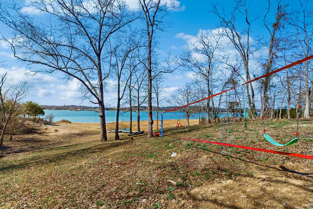 Cozy Lake Front Cabin, Sleeps 4, Dock, Play Yard