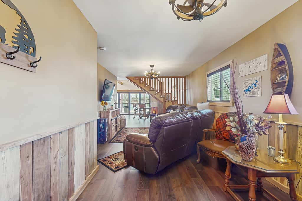 Cozy Lake Front Cabin, Sleeps 4, Dock, Play Yard