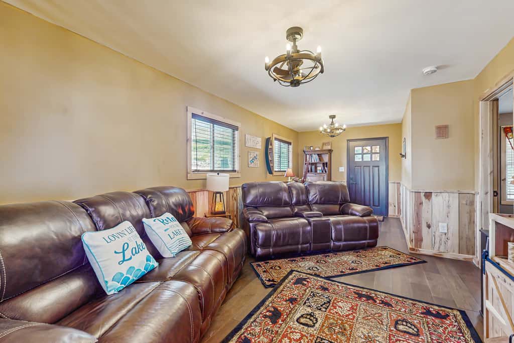 Cozy Lake Front Cabin, Sleeps 4, Dock, Play Yard