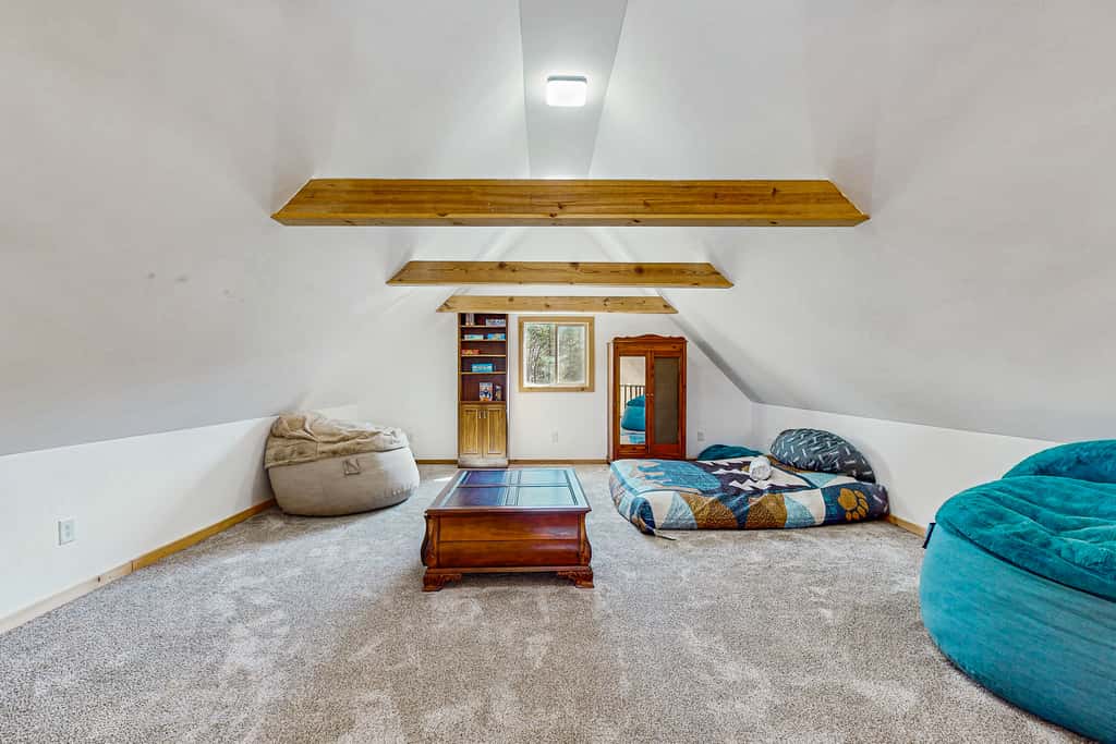 Cozy Lake Front Cabin, Sleeps 4, Dock, Play Yard
