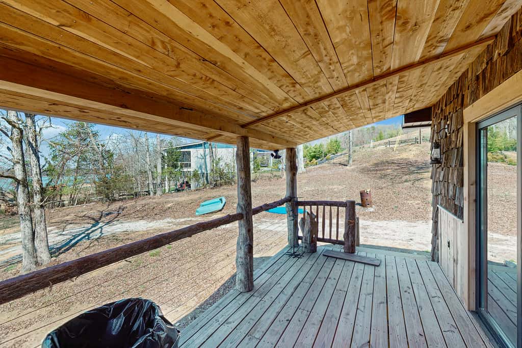 Cozy Lake Front Cabin, Sleeps 4, Dock, Play Yard