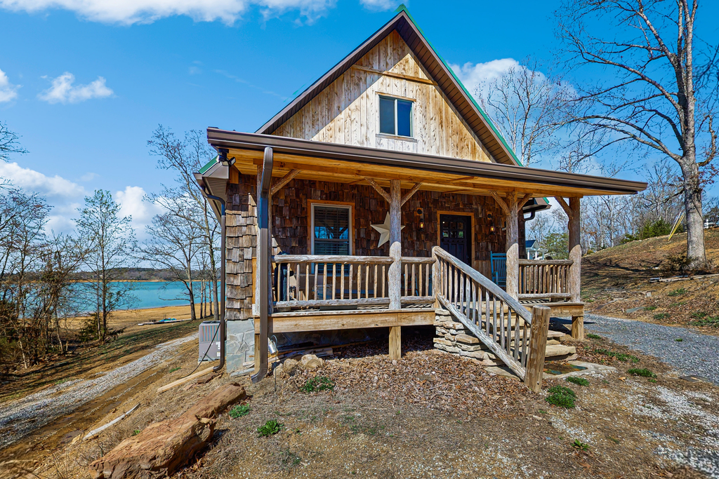 Cozy Lake Front Cabin, Sleeps 4, Dock, Play Yard