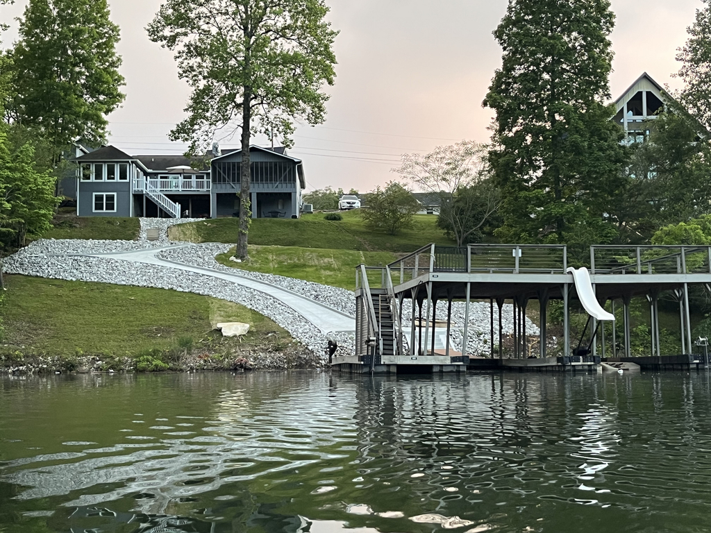 Serene Home, Sleeps 14, Dock, Waterslide, Near Marina