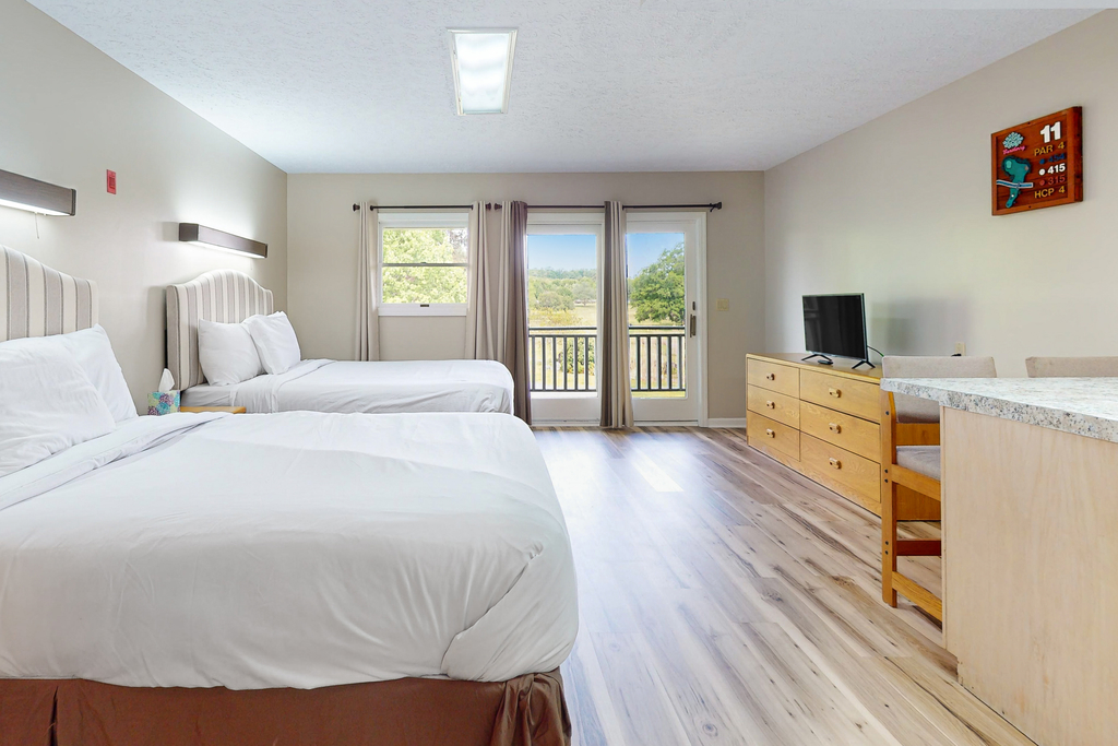 Peaceful Studio, Sleeps 4, Gym, Near Douglas Lake