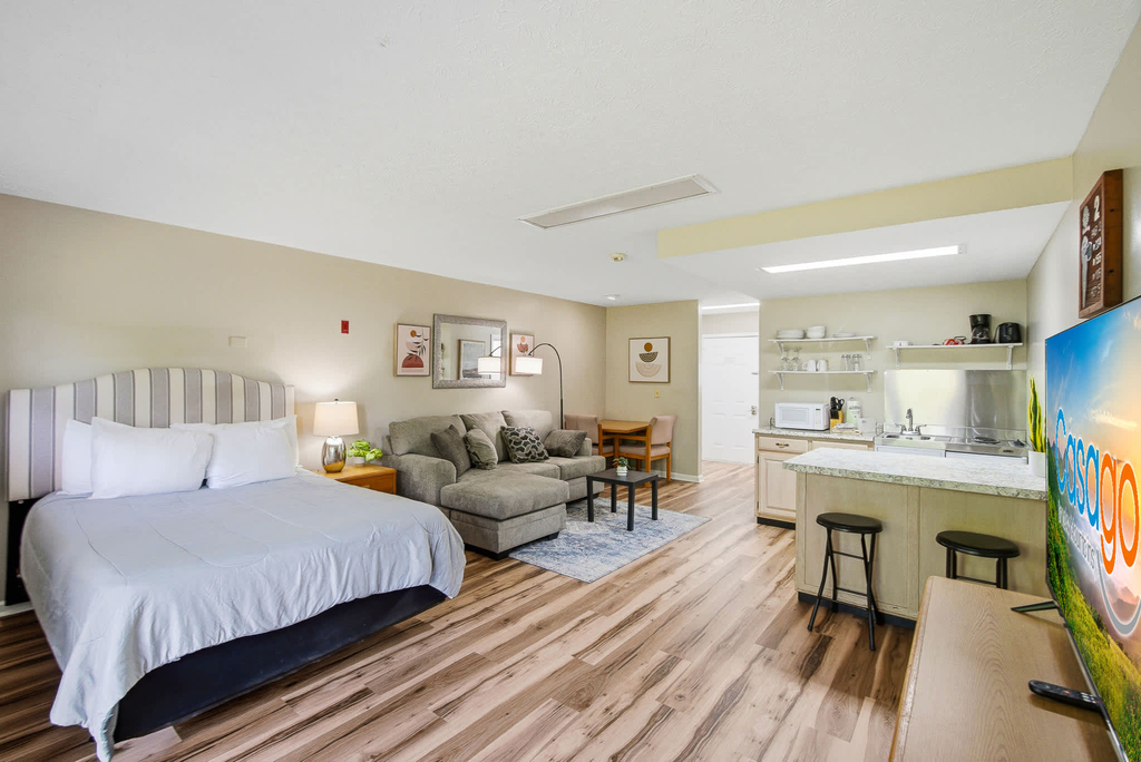Peaceful Studio, Sleeps 2, Gym, Near Douglas Lake