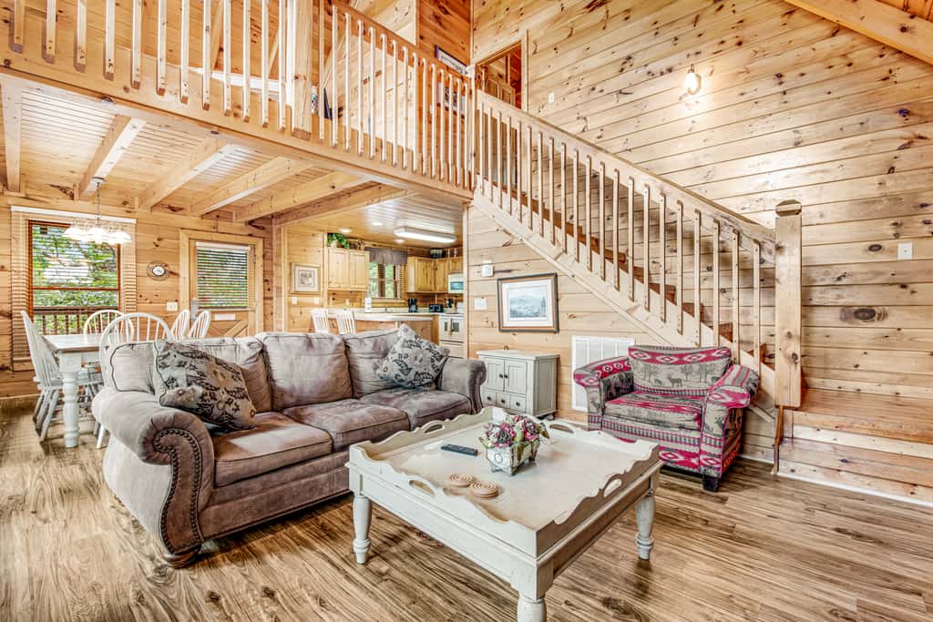 Cozy Log Cabin・Hot Tub・Resort Pool・Balcony・Gated