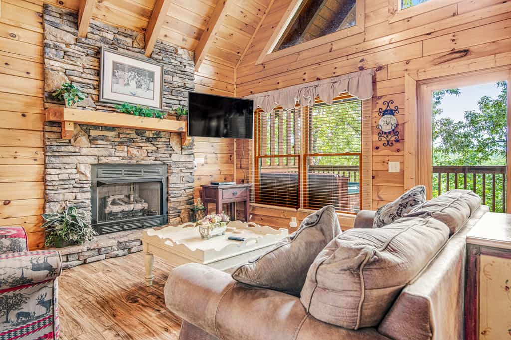 Cozy Log Cabin・Hot Tub・Resort Pool・Balcony・Gated