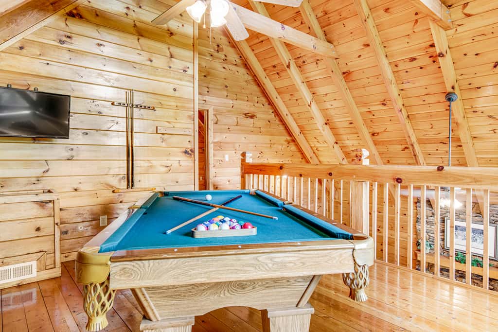 Cozy Log Cabin・Hot Tub・Resort Pool・Balcony・Gated