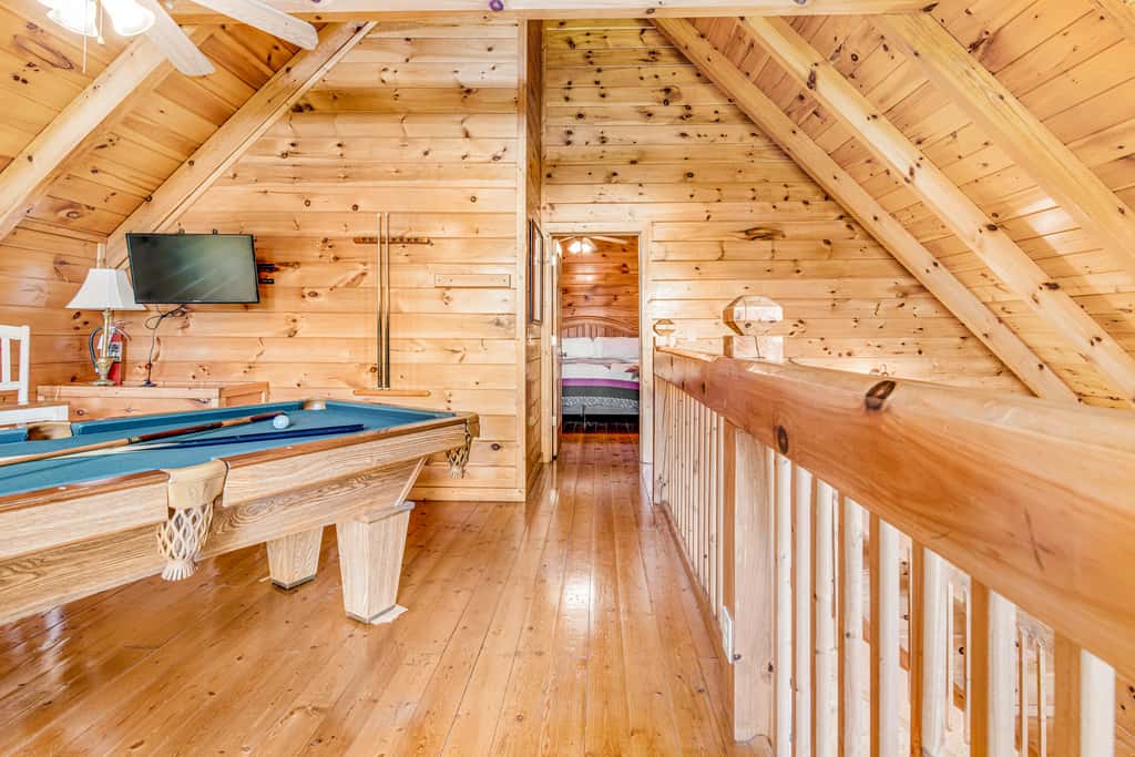 Cozy Log Cabin・Hot Tub・Resort Pool・Balcony・Gated