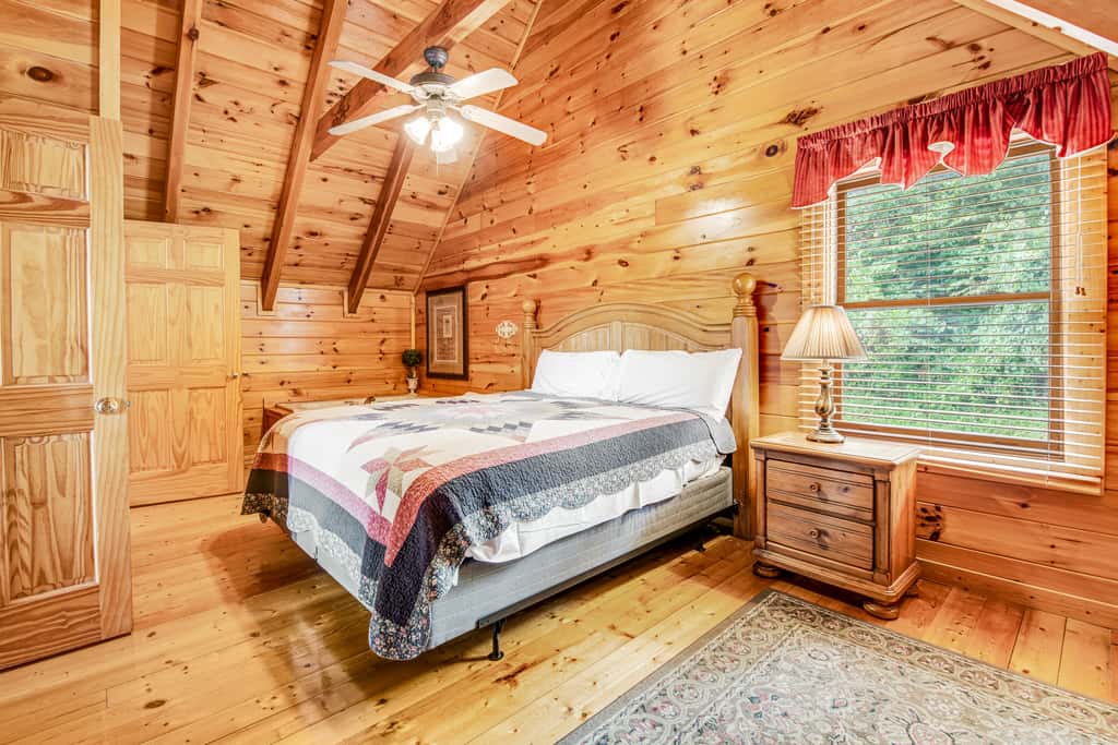 Cozy Log Cabin・Hot Tub・Resort Pool・Balcony・Gated