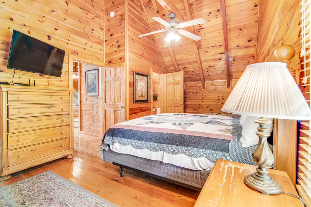 Cozy Log Cabin・Hot Tub・Resort Pool・Balcony・Gated