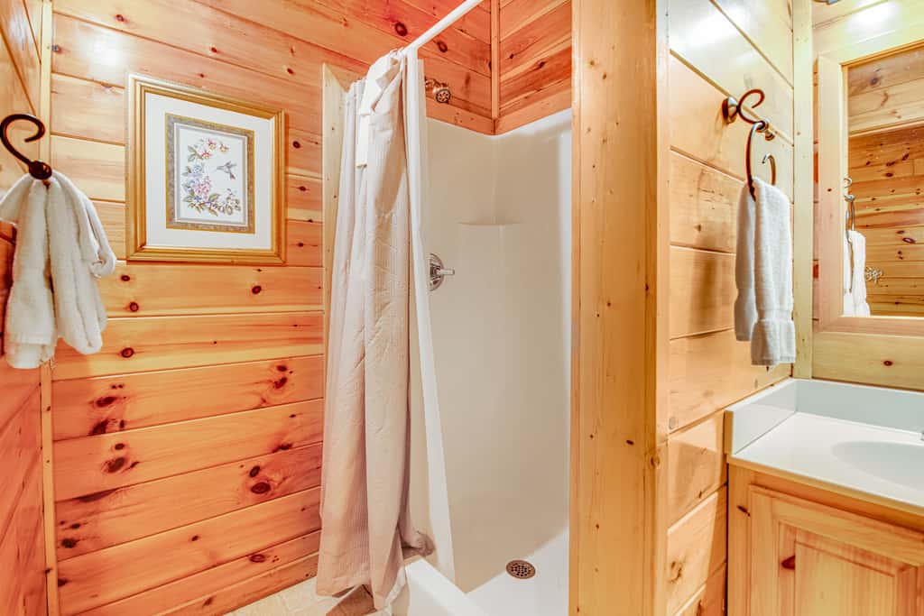 Cozy Log Cabin・Hot Tub・Resort Pool・Balcony・Gated