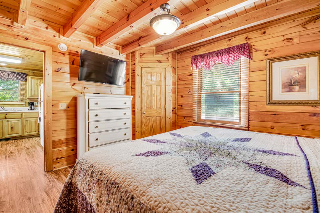 Cozy Log Cabin・Hot Tub・Resort Pool・Balcony・Gated
