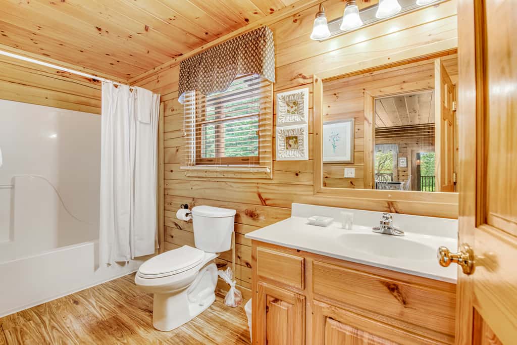 Cozy Log Cabin・Hot Tub・Resort Pool・Balcony・Gated