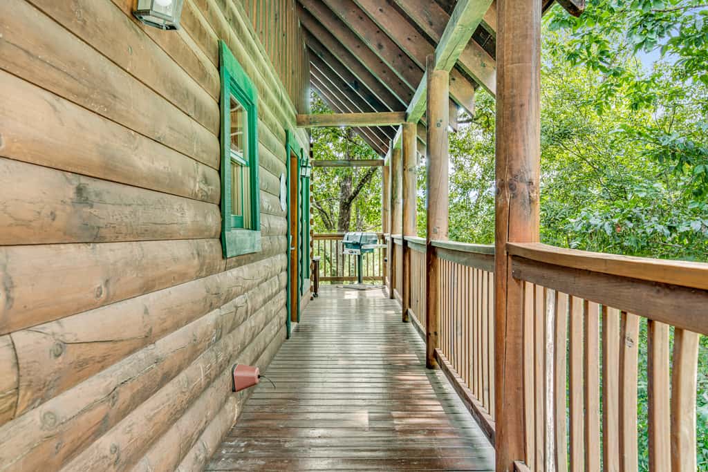 Cozy Log Cabin・Hot Tub・Resort Pool・Balcony・Gated