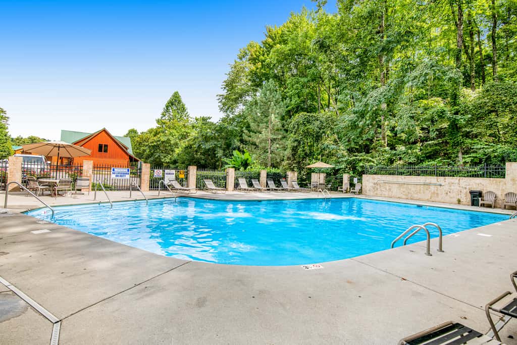 Cozy Log Cabin・Hot Tub・Resort Pool・Balcony・Gated