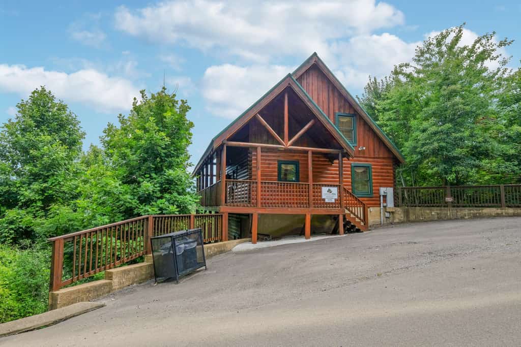 Lovely Cabin, Sleep 12, Mtn Views, Hot Tub, Fireplace