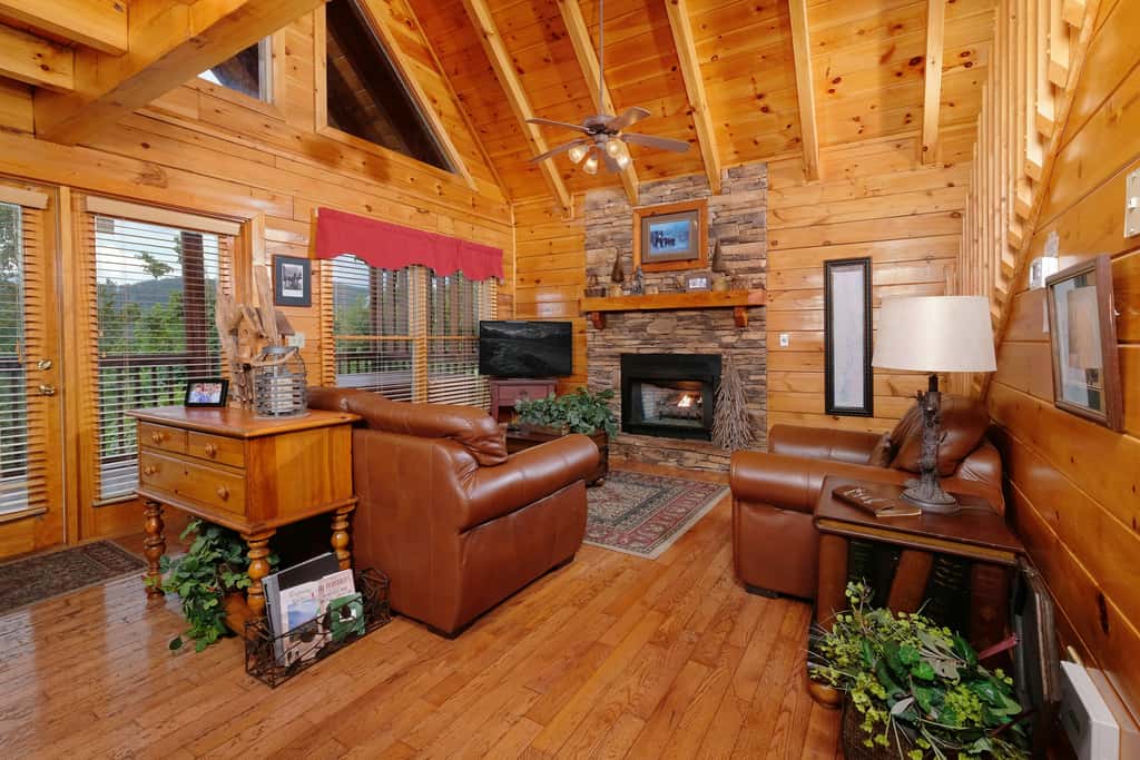 Lovely Cabin, Sleep 12, Mtn Views, Hot Tub, Fireplace