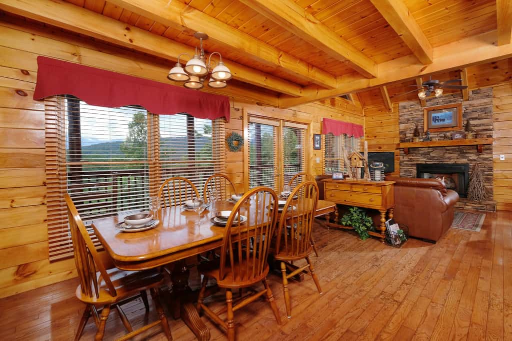 Lovely Cabin, Sleep 12, Mtn Views, Hot Tub, Fireplace