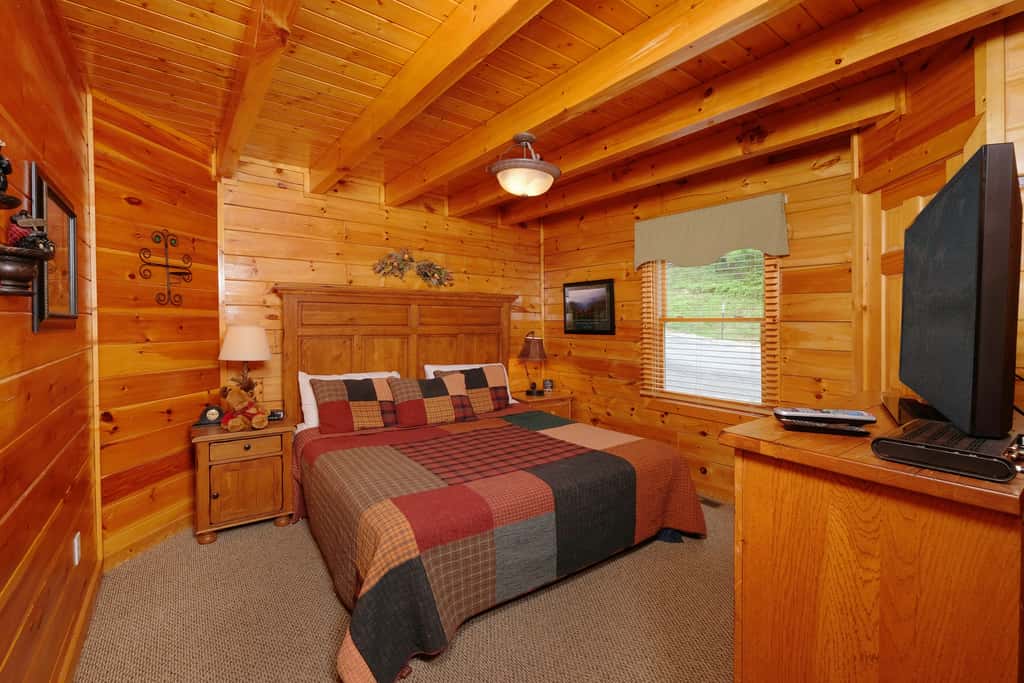 Lovely Cabin, Sleep 12, Mtn Views, Hot Tub, Fireplace