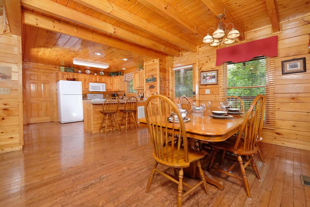 Lovely Cabin, Sleep 12, Mtn Views, Hot Tub, Fireplace