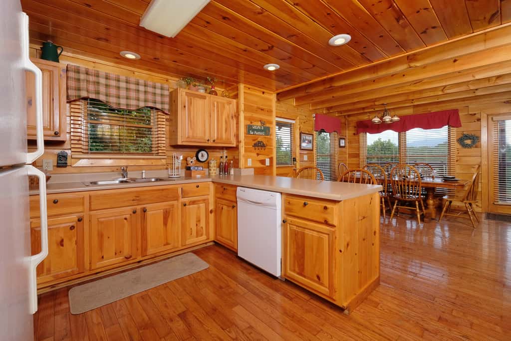 Lovely Cabin, Sleep 12, Mtn Views, Hot Tub, Fireplace