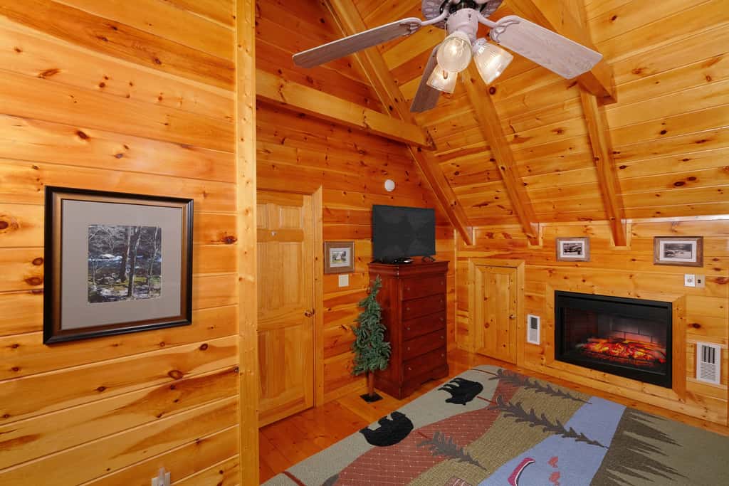 Lovely Cabin, Sleep 12, Mtn Views, Hot Tub, Fireplace