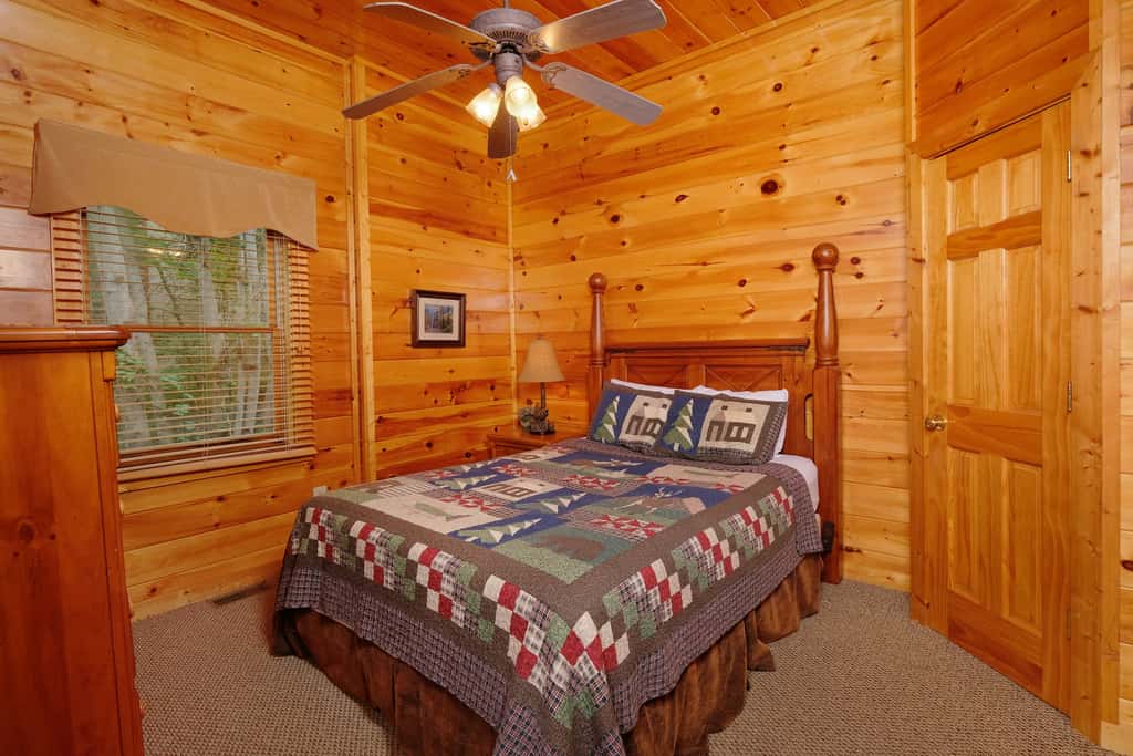 Lovely Cabin, Sleep 12, Mtn Views, Hot Tub, Fireplace