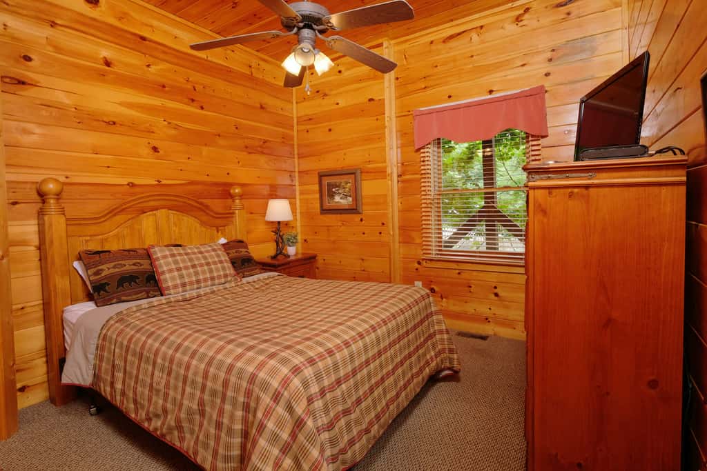 Lovely Cabin, Sleep 12, Mtn Views, Hot Tub, Fireplace