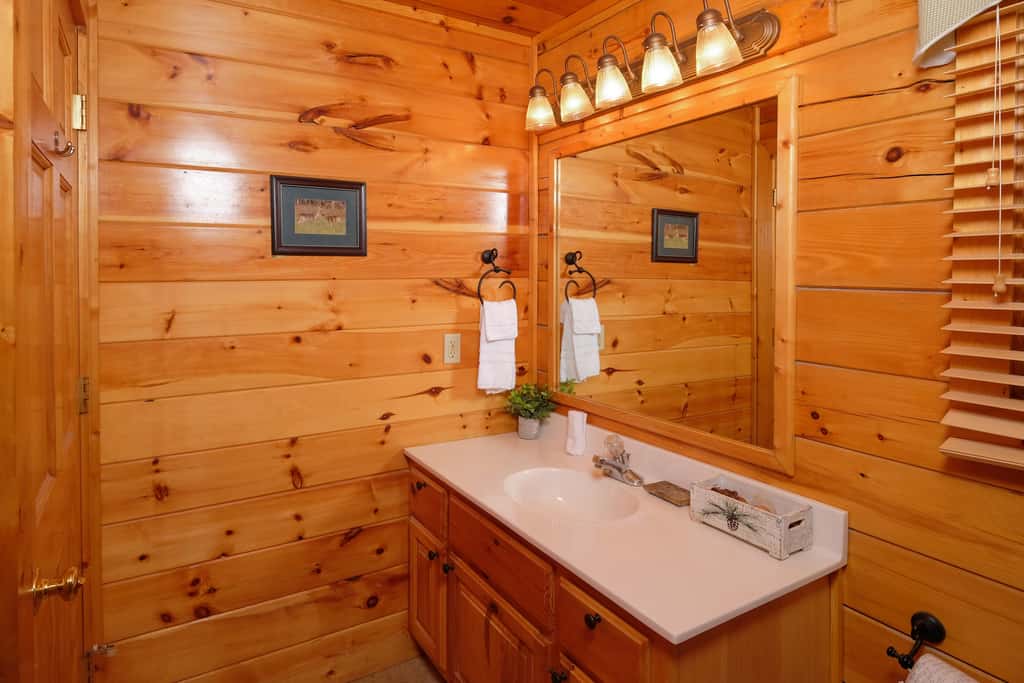 Lovely Cabin, Sleep 12, Mtn Views, Hot Tub, Fireplace