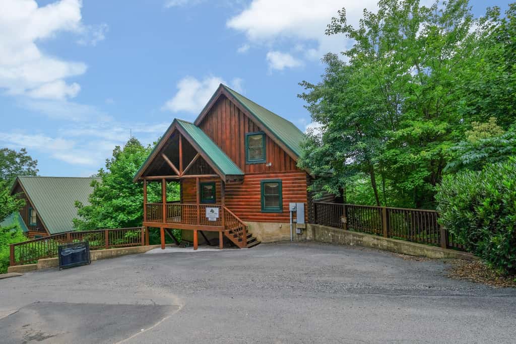 Lovely Cabin, Sleep 12, Mtn Views, Hot Tub, Fireplace