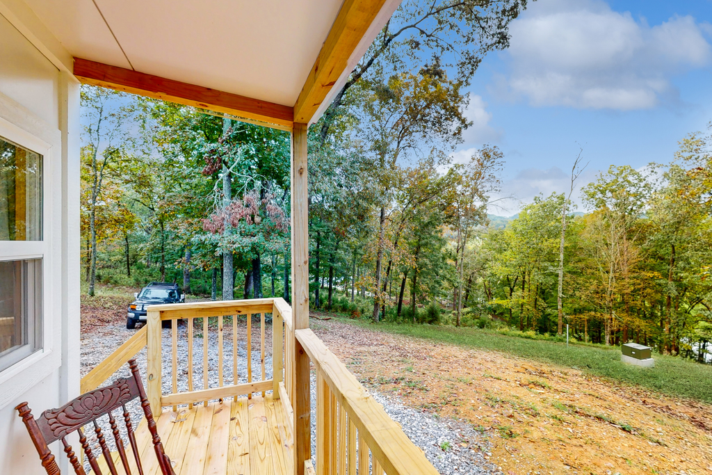 Charming Studio, Sleeps 2・Grill・Porch・Dog Welcome