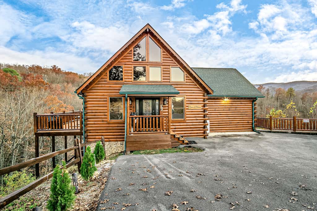5 Mi to DT Gatlinburg・360 Deck・Games・Pool Access
