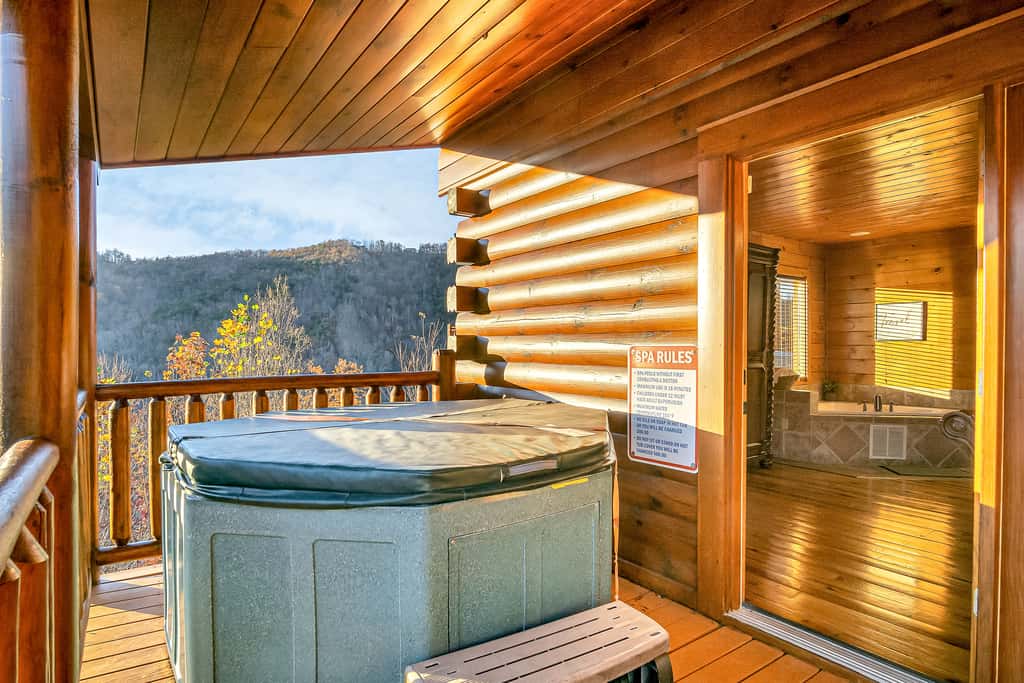 5 Mi to DT Gatlinburg・360 Deck・Games・Pool Access