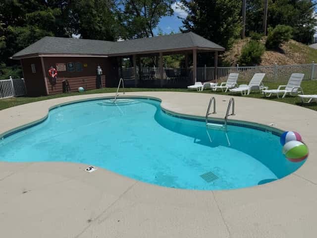 5 Mi to DT Gatlinburg・360 Deck・Games・Pool Access